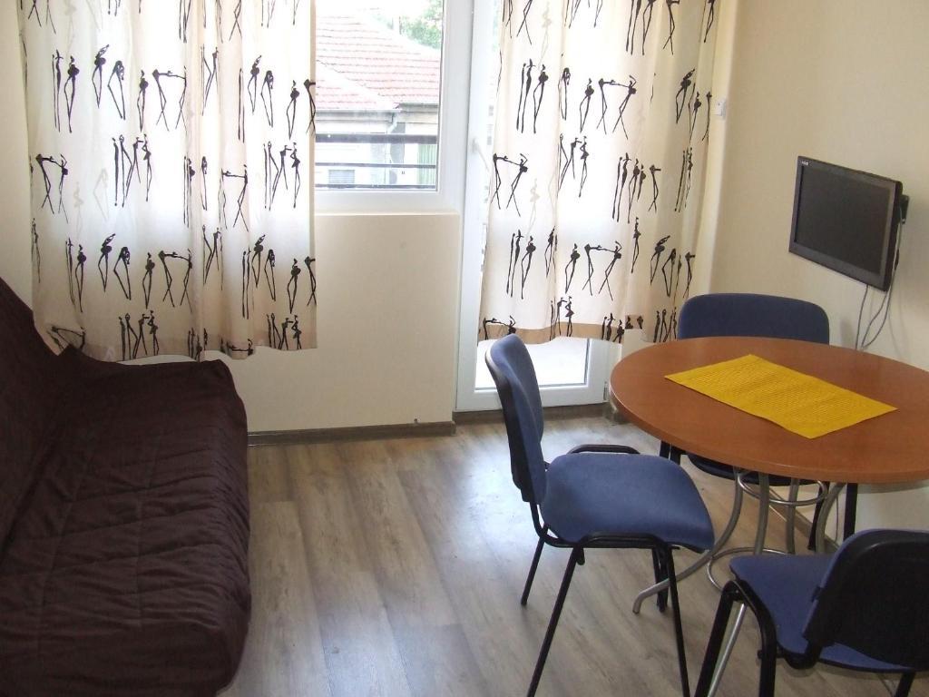וארנה Asparuhov Guest Rooms And Apartments חדר תמונה