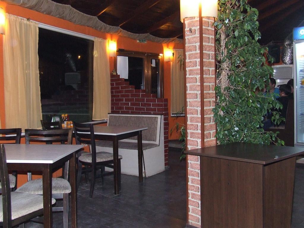 וארנה Asparuhov Guest Rooms And Apartments מראה חיצוני תמונה