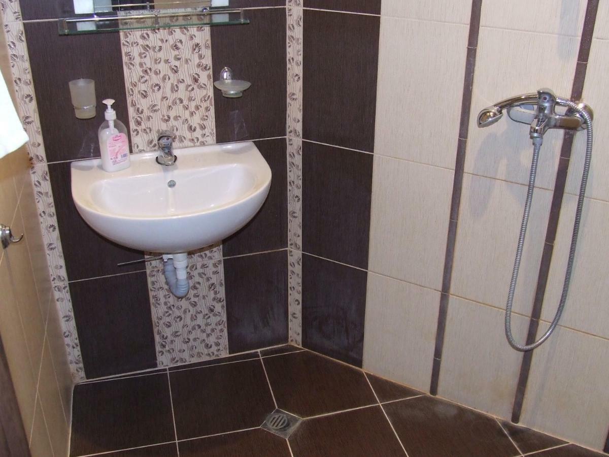 וארנה Asparuhov Guest Rooms And Apartments חדר תמונה